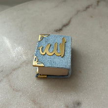 Lade das Bild in den Galerie-Viewer, 5x Mini Koran mit goldfarbigen Plexiglas &quot;Allah&quot; | Andenken | Beschneidung | Verlobungsgeschenk 5 × 5,5 cm
